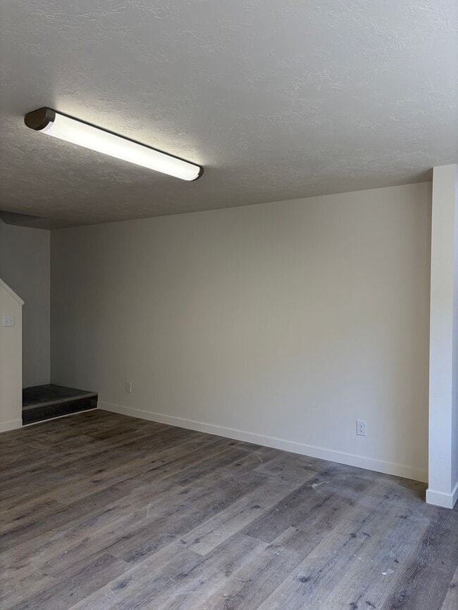 Building Photo - 797 Meadows Dr