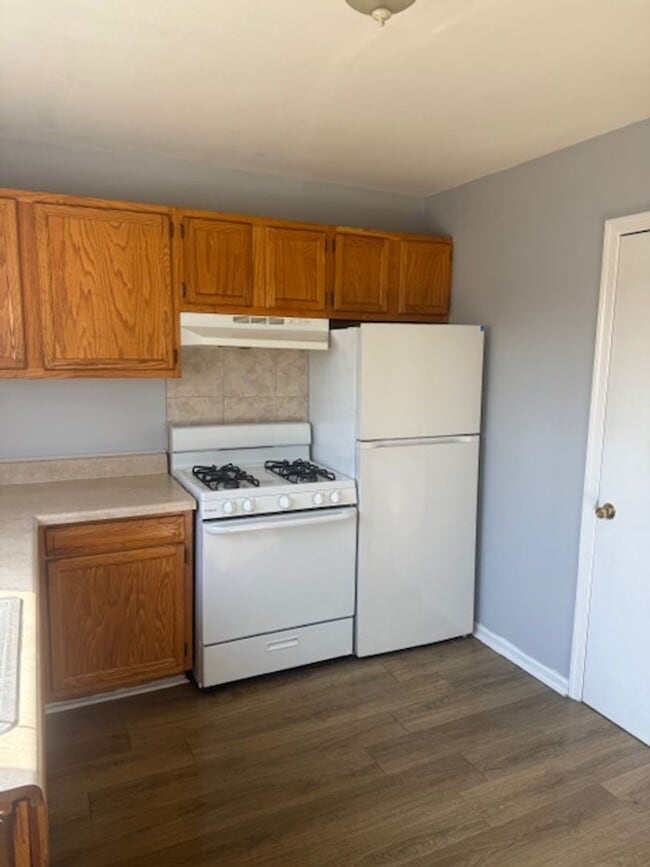 Building Photo - Absolutely Adorable two bedroom is move in ready!