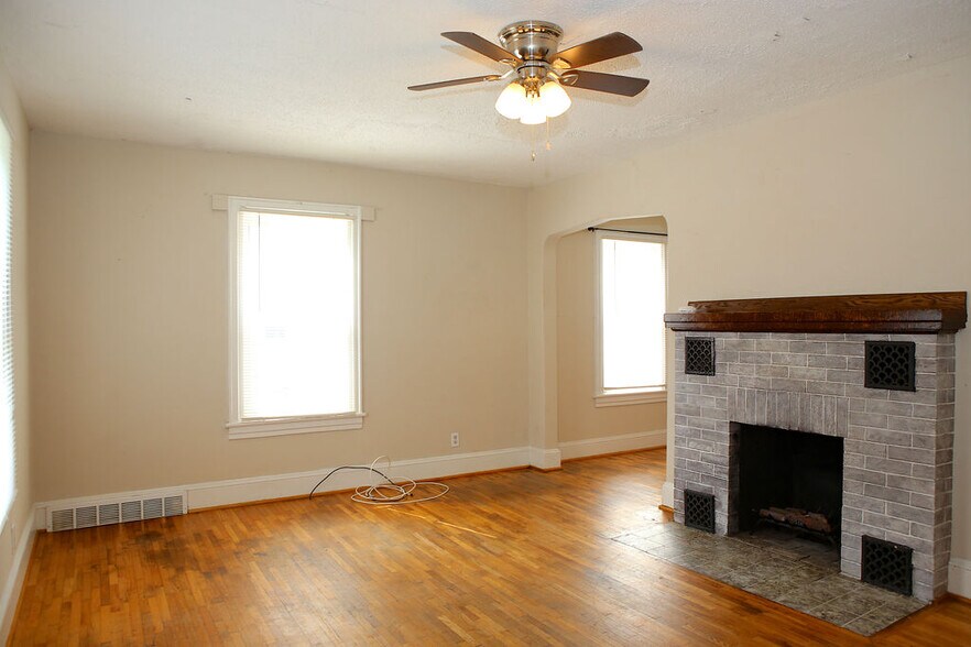 Building Photo - 2214 Walker Ave