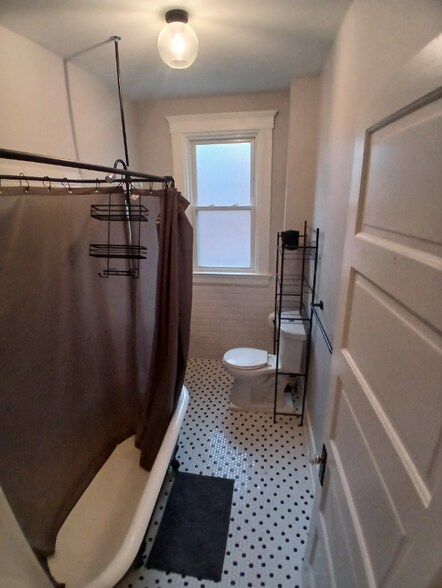 Building Photo - 3269 Montana Ave