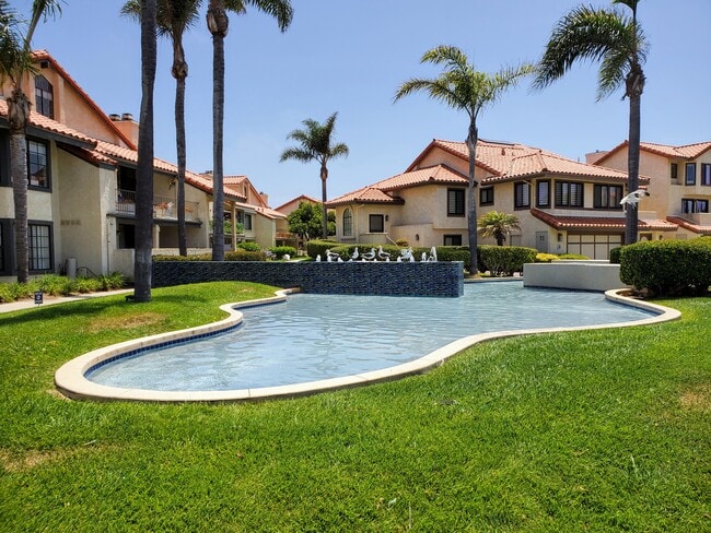 Building Photo - 2247 Martinique Ln
