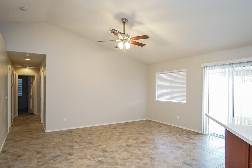 Building Photo - 2602 Tropical Sands Ave