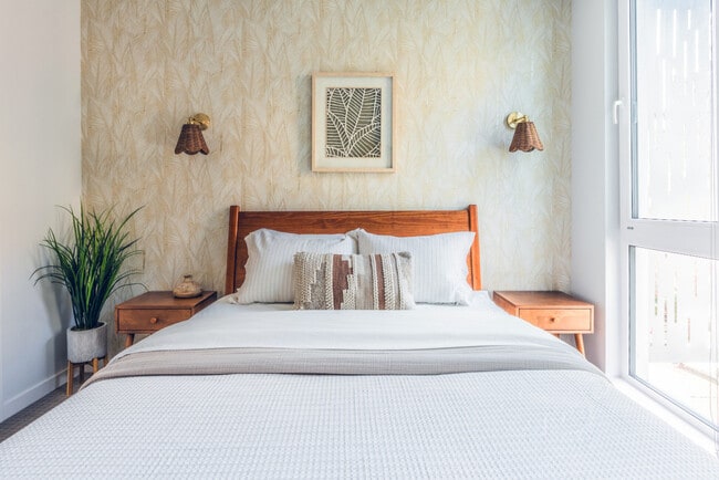 Building Photo - 320 Queen Anne Ave N