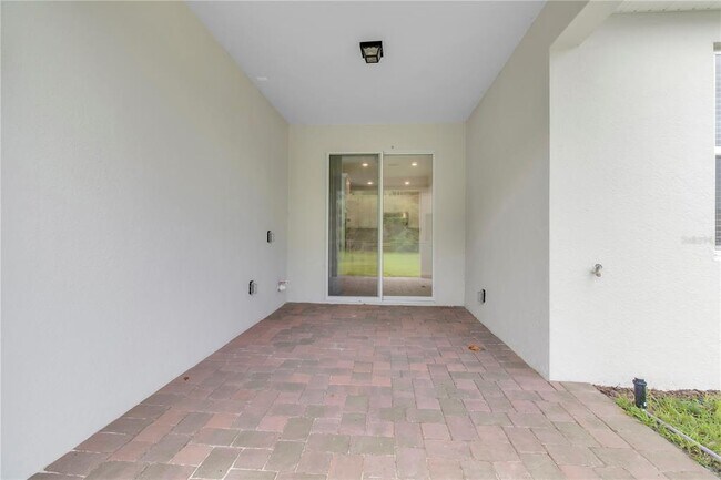 Building Photo - 2261 Mossy Vine Ave