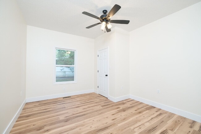 Building Photo - 2915 Sidonia Rd