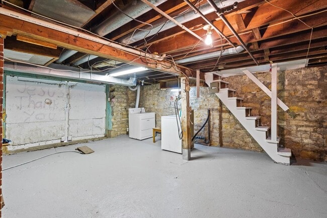 Building Photo - 711 S 5th St