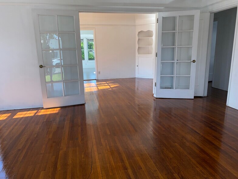 Building Photo - 8830 Underwood St