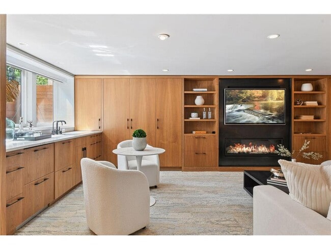 Building Photo - 3933 Zenith Ave S