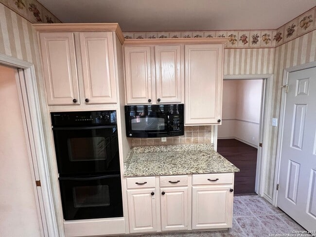 Building Photo - 4 Bedroom/3.5 bath The Vineyard Subdivision