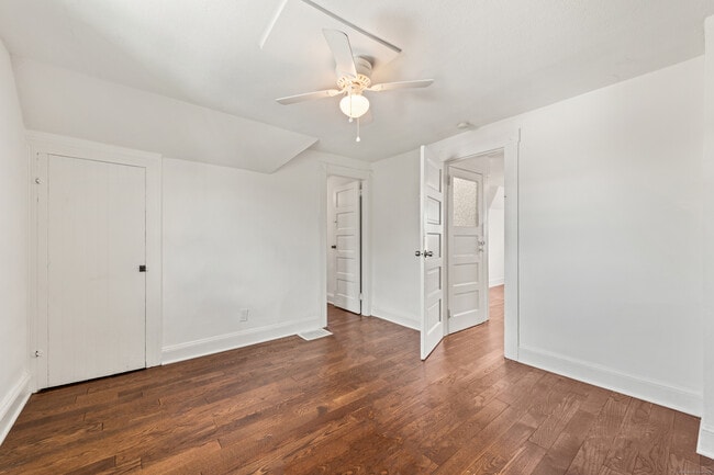 Building Photo - 318 Suburban Ave