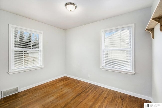 Building Photo - 2403 S Wayne St