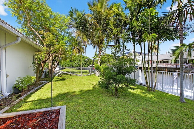 Building Photo - 937 Banyan Dr
