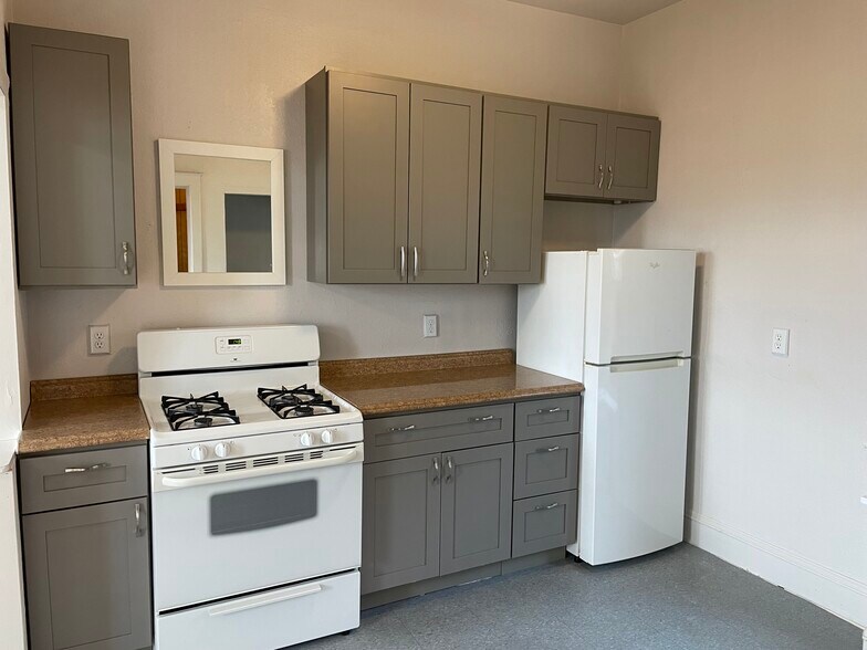 Building Photo - 317 N 4th Ave W