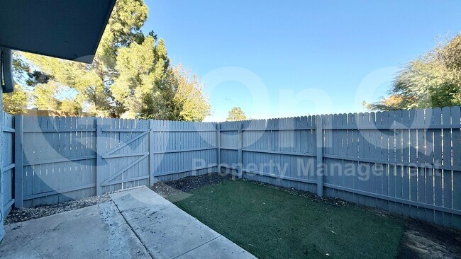 Building Photo - 5304 W Hearn Rd