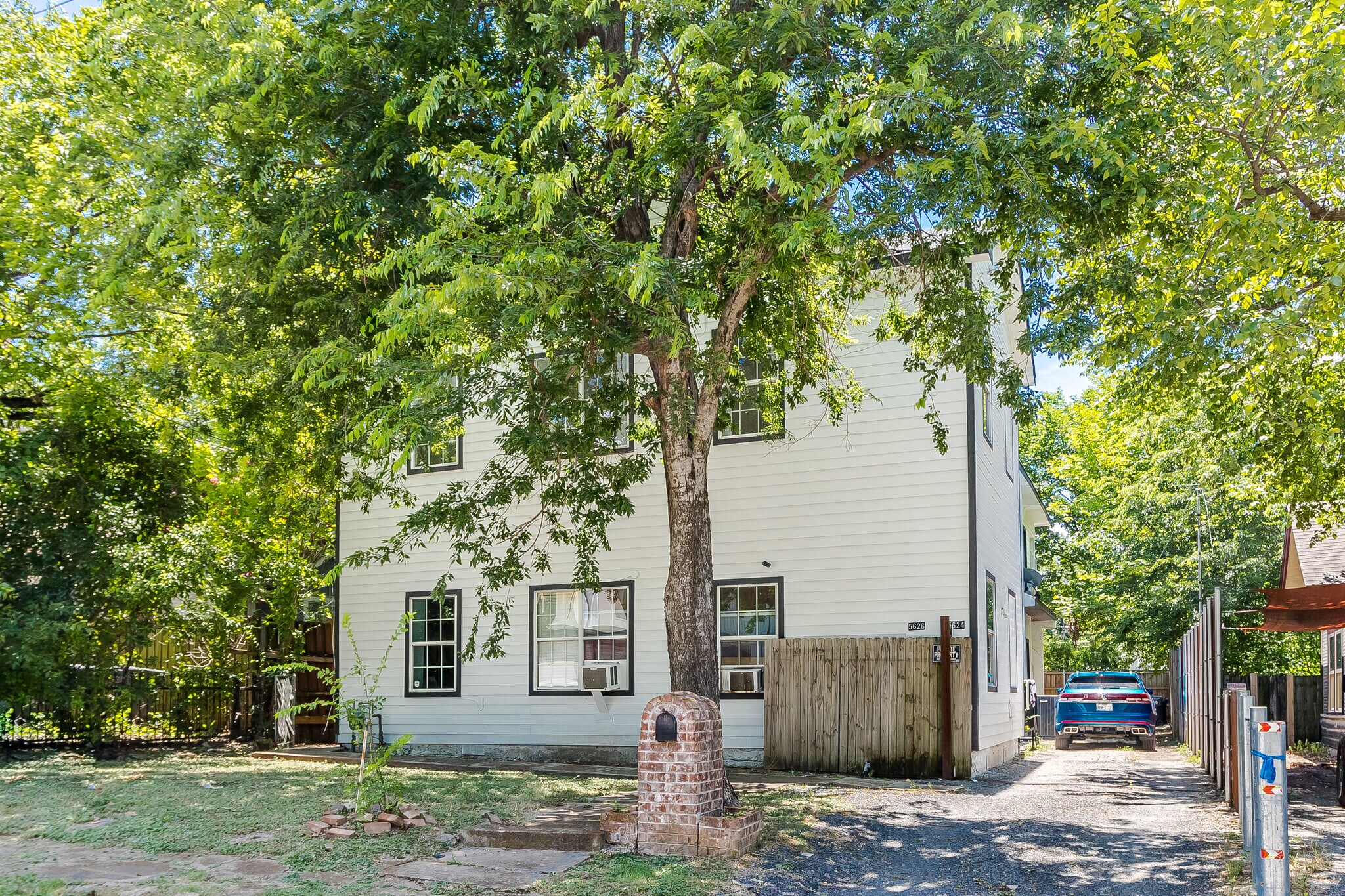 Building Photo - 5624 East Side Ave