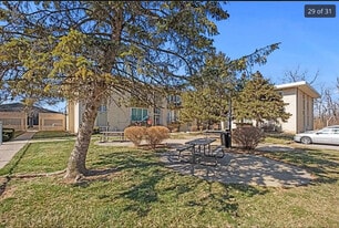 Building Photo - 2807 Pembroke Ln