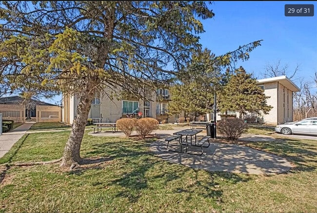 Building Photo - 2807 Pembroke Ln