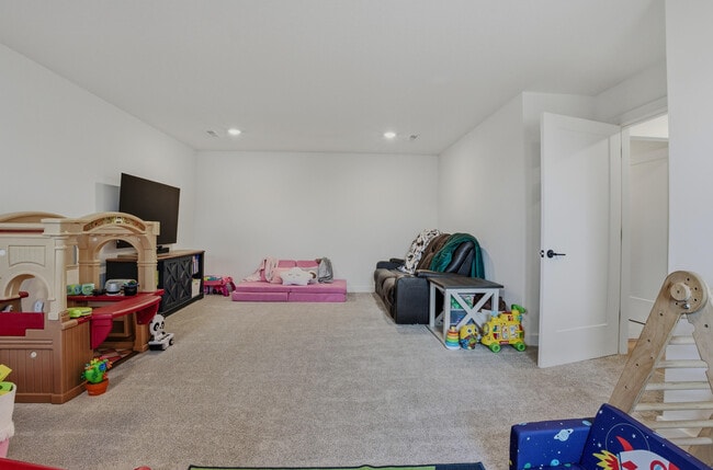 Building Photo - 704 Angels Rst Wy