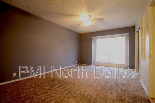 Building Photo - 7904 Royal Ln