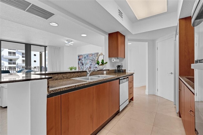 Building Photo - 1500 Ocean Dr