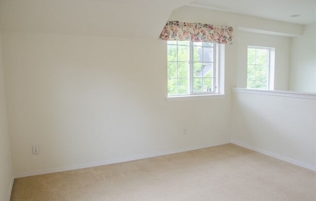 Building Photo - 3 Bed 2.5 Bath Single-family House Availab...