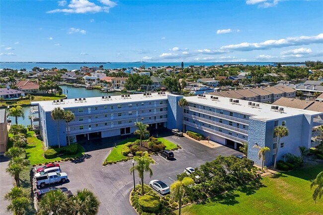 Building Photo - 719 Pinellas Bayway S