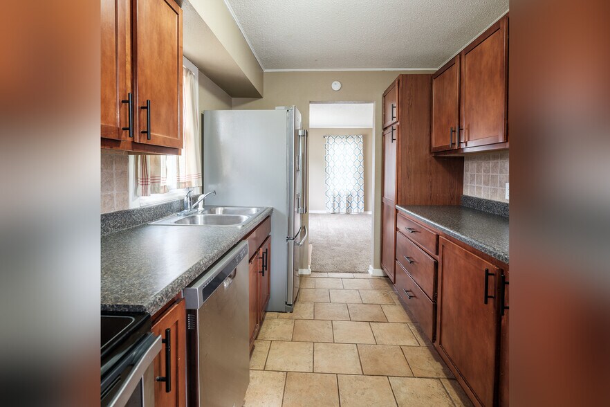 Kitchen - 418 18th Ave SW