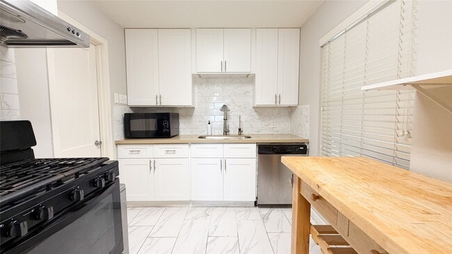 Building Photo - 7007 Housman