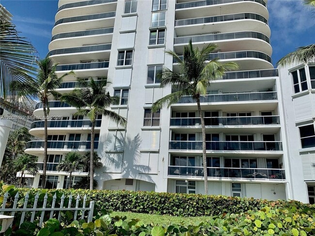 Building Photo - 16711 Collins Ave