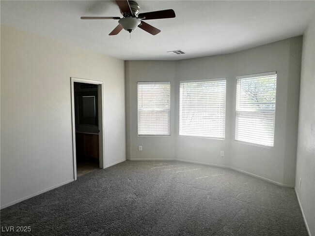 Building Photo - 2747 Lochleven Way