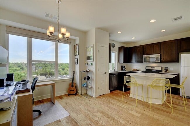 Building Photo - 3000 Pither Ln
