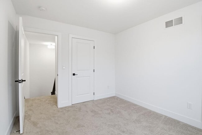 Building Photo - 5980 Willow Grove