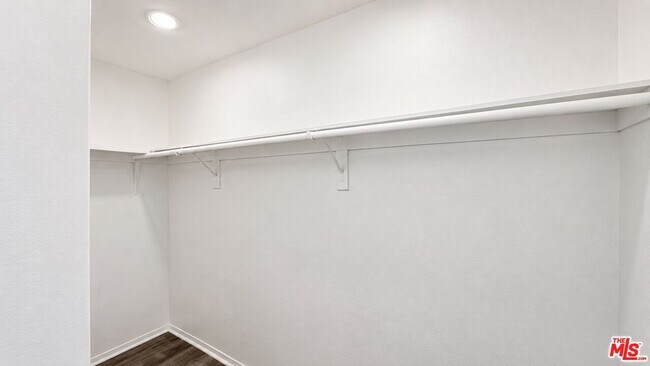 Building Photo - 14714 S Budlong Ave