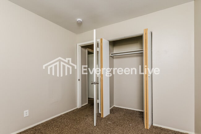 Building Photo - 204 W Boitnott Dr