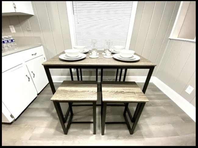 Building Photo - 6718-6720 Woodstream Duplex