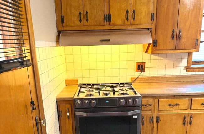 Building Photo - 11706 S Artesian Ave