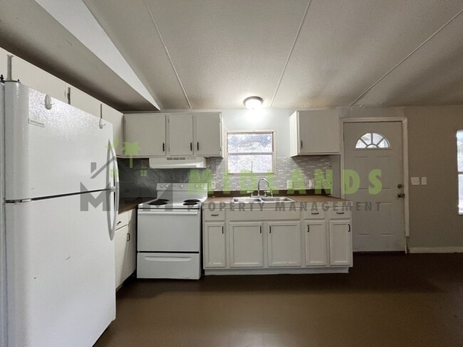 Building Photo - 240 Rister Rd