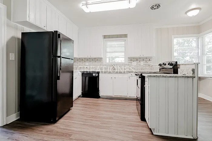 Building Photo - 717 Ridgecrest Rd