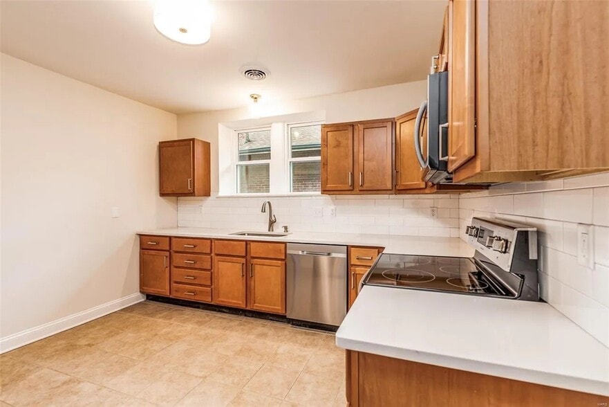 kitchen - 7136 Amherst Ave
