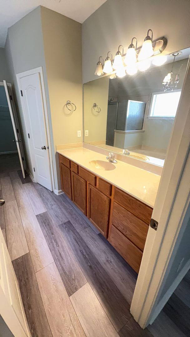 Building Photo - Spacious 3-Bedroom Home with Double Garage...