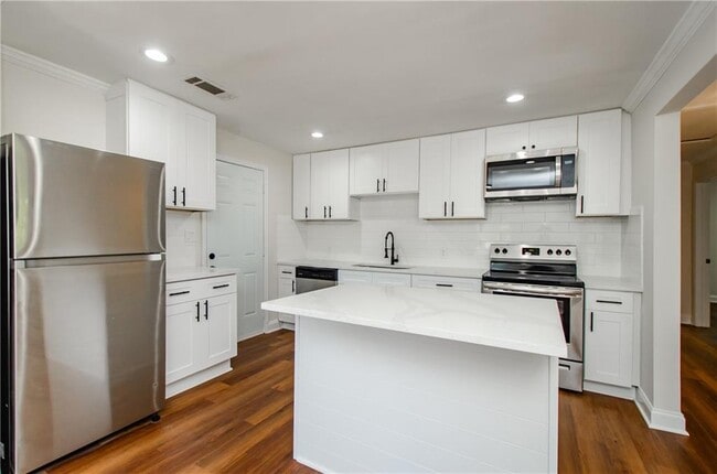 Building Photo - 4244 Lindsey Dr