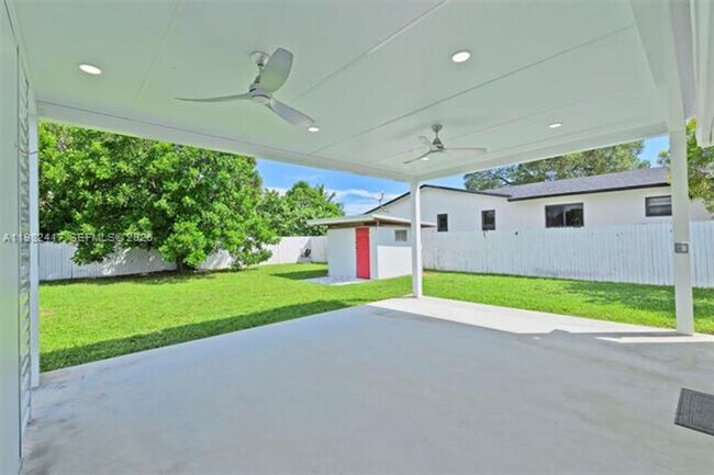 Building Photo - 104 SW 7th St