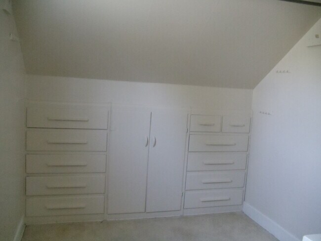 Building Photo - Coming Soon! UPS Area 3 Bedroom