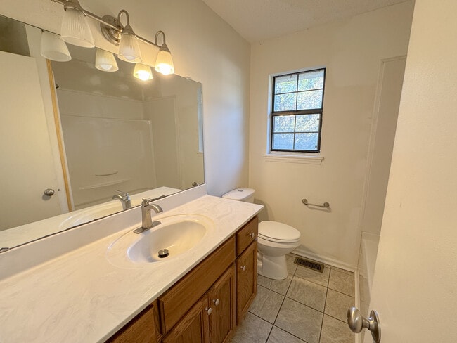 Building Photo - 113 Ellis Rd