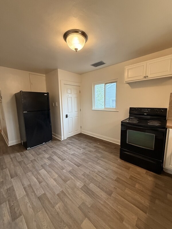 Building Photo - 1906 8th St