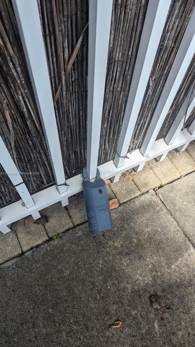 Building Photo - 1401 SW 22nd St