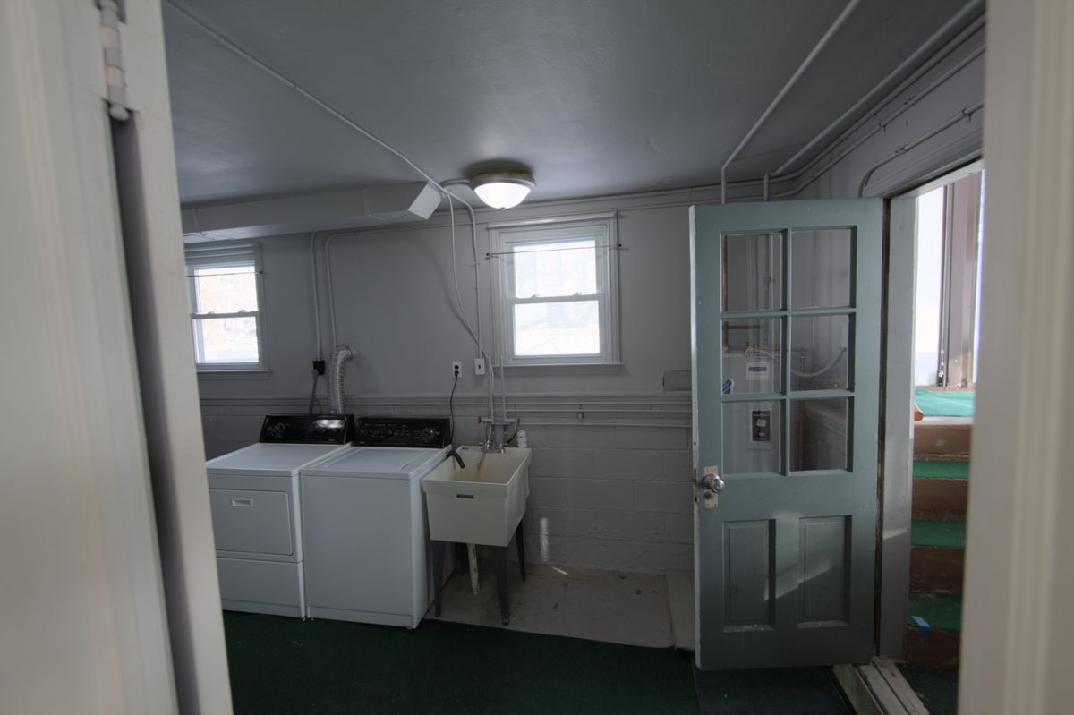 Building Photo - 9249 Whitall Ln