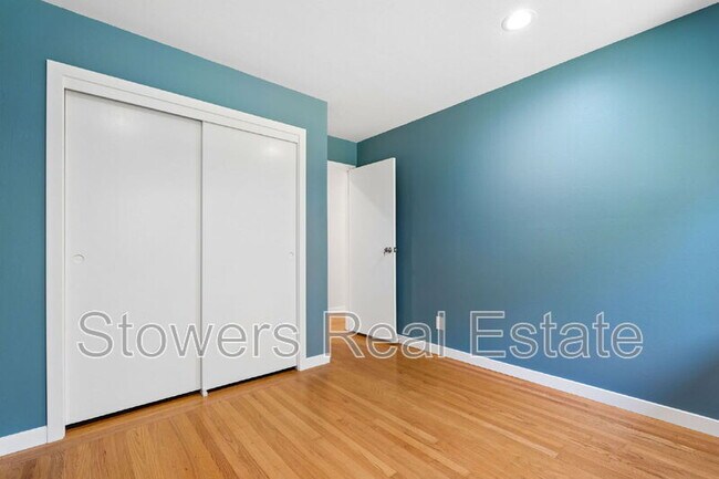 Building Photo - 1099 Larch Ave