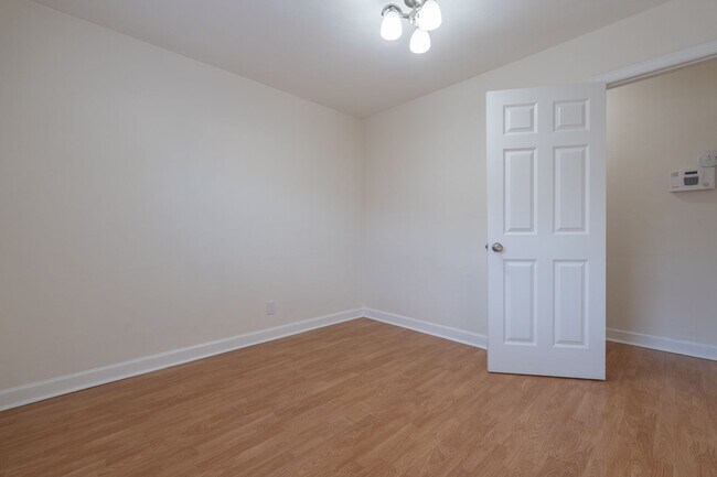 Building Photo - MOVE IN READY 4-bedroom Ranch home nestled in the Heart of Norfolk!