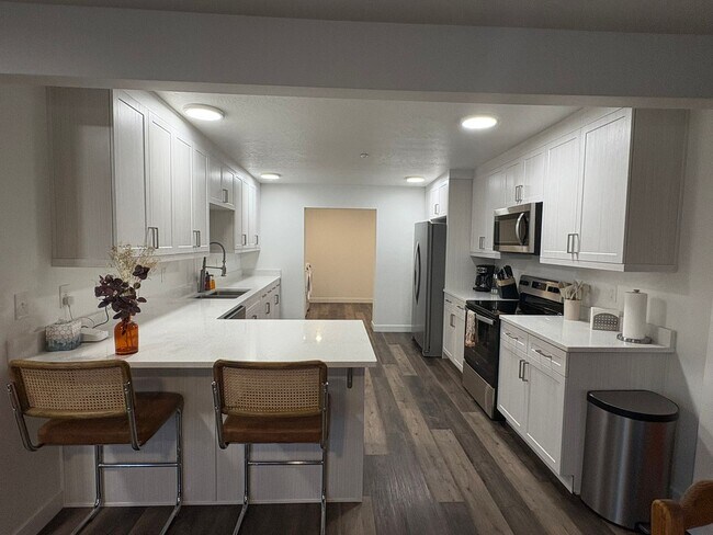 Building Photo - 380 Utah Ave